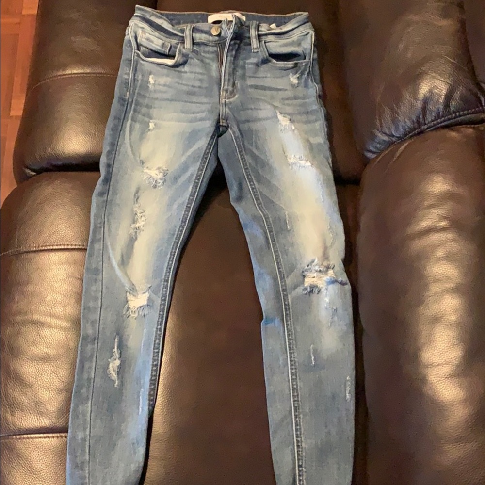 Distressed ankle skinny Kancan signature jean